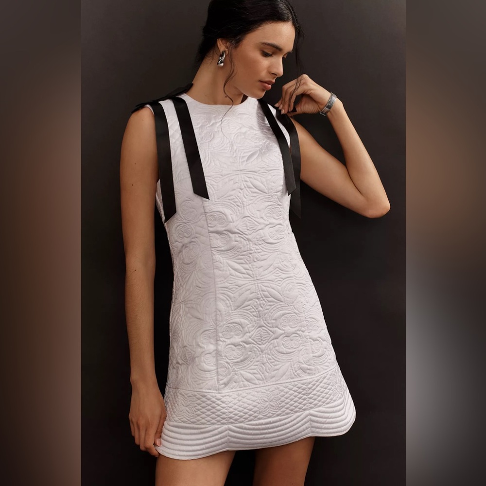 Lovaan Lena Quilted Floral Mini Dress w/ Black Shoulder Bows – Size 6